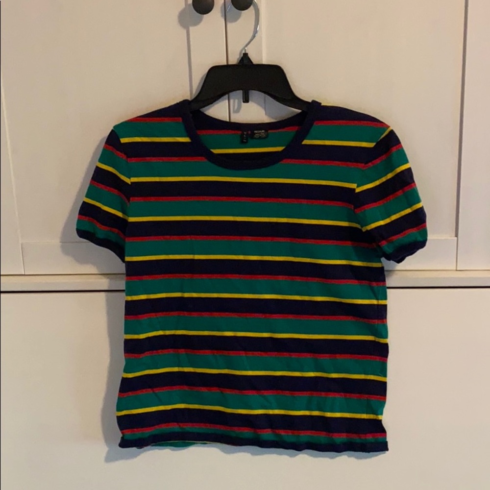 stripped shirt sleeve shirt